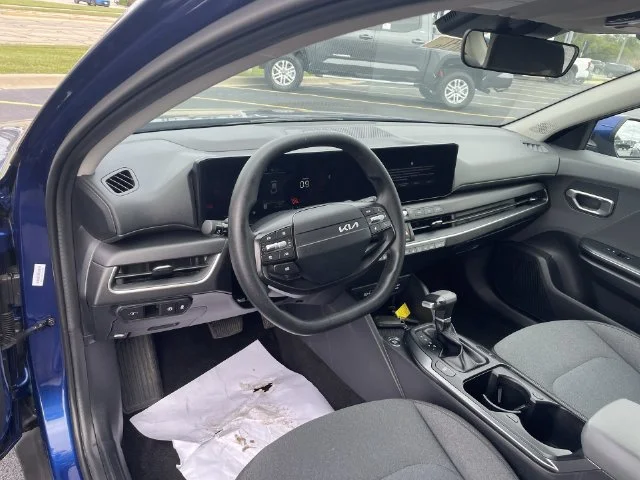 Used 2025 Blue Kia LXS image 18