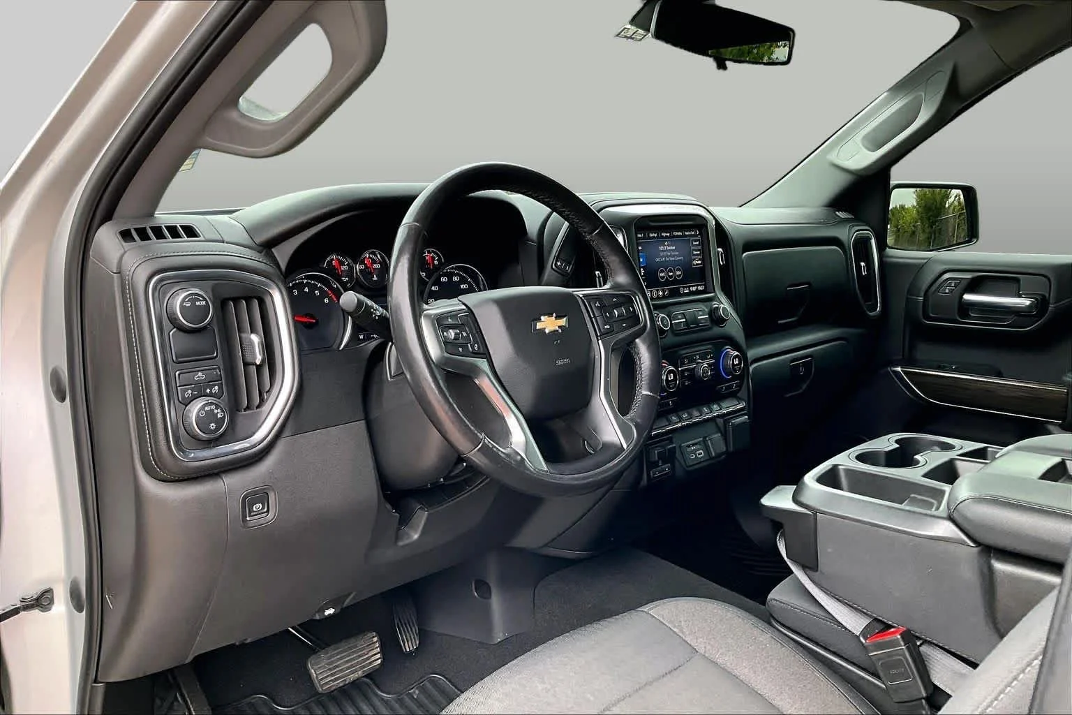 Used 2020 Silver Ice Metallic Chevrolet LT image 16