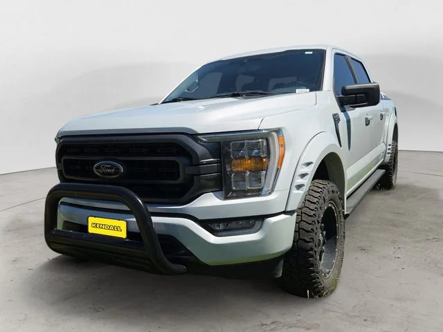 Used 2021 White Metallic Ford XLT image 1