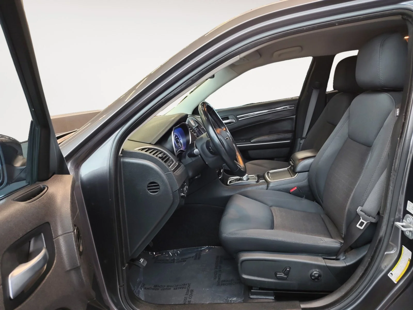 Used 2018 Granite Crystal Metallic Clearcoat Chrysler Touring image 23