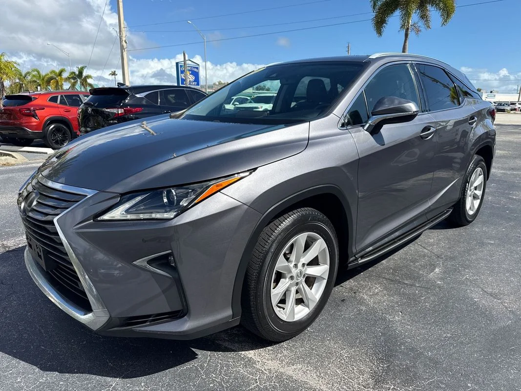Used 2017  Lexus  image 1