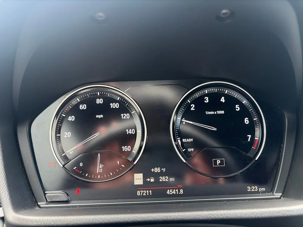 Used 2022 White BMW sDrive28i image 10