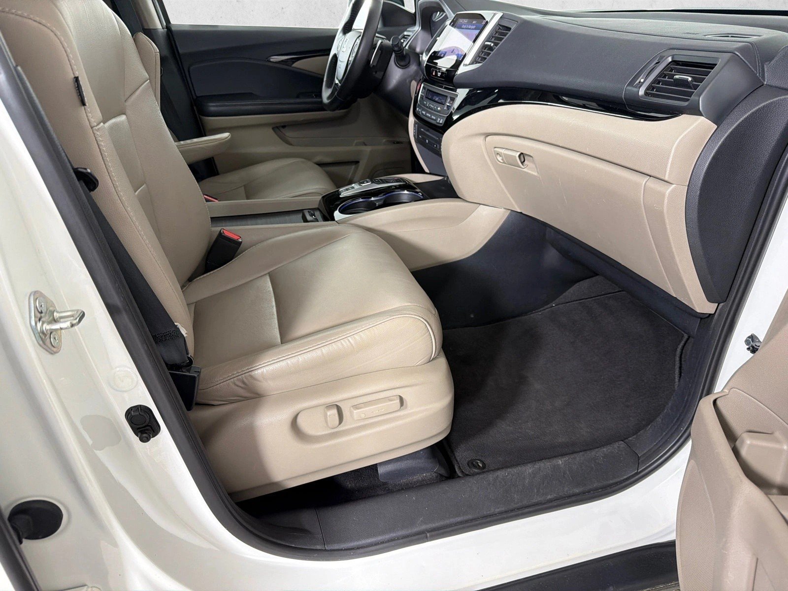Used 2018 White Diamond Pearl Honda Touring image 15