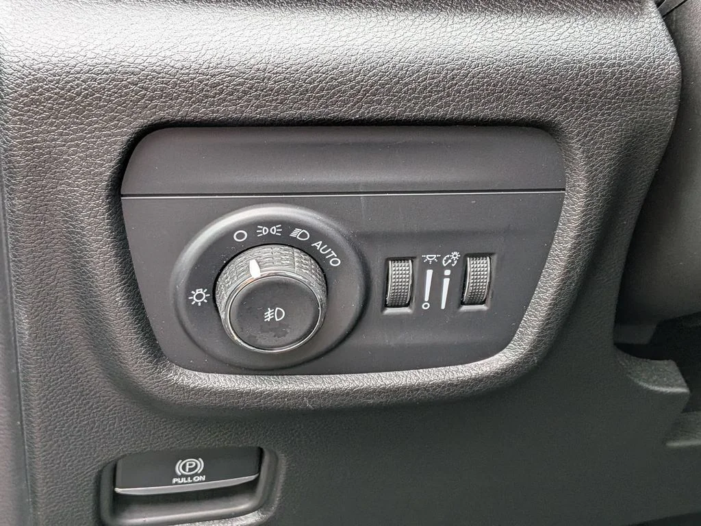 Used 2023 Silver Jeep Limited image 13
