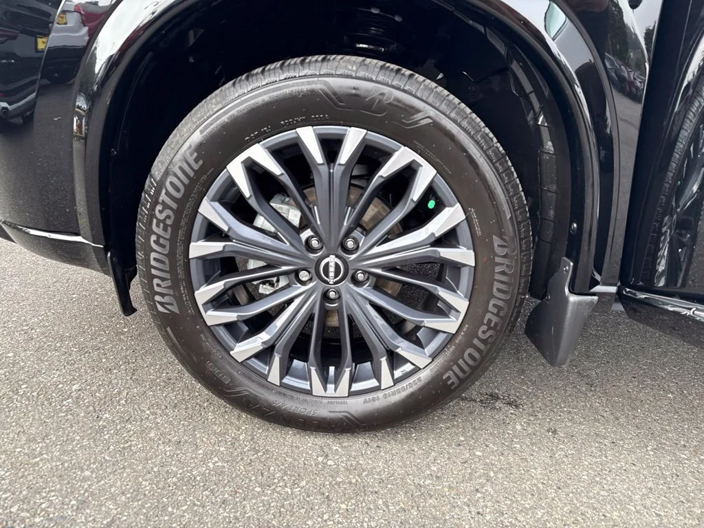 Used 2024 Super Black Nissan Platinum image 28