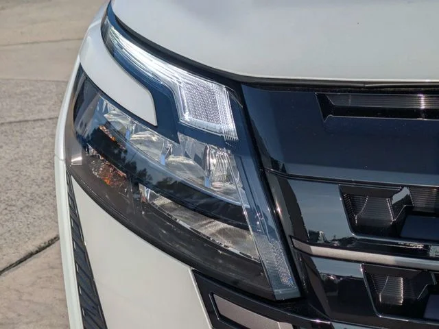 New 2026 Everest White Pearl TriCoat Nissan Platinum image 10