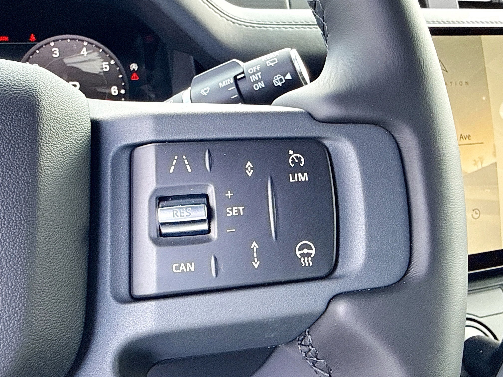 New 2026 Fuji White Land Rover X-Dynamic SE image 39