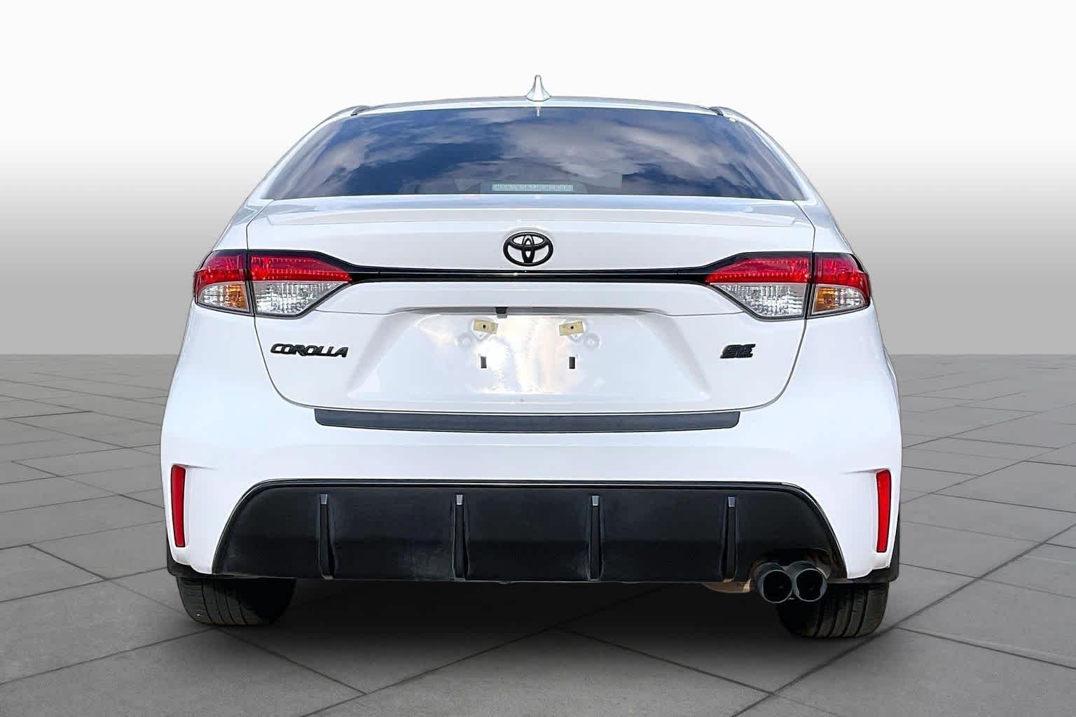 Used 2025 Ice Cap Toyota SE image 5