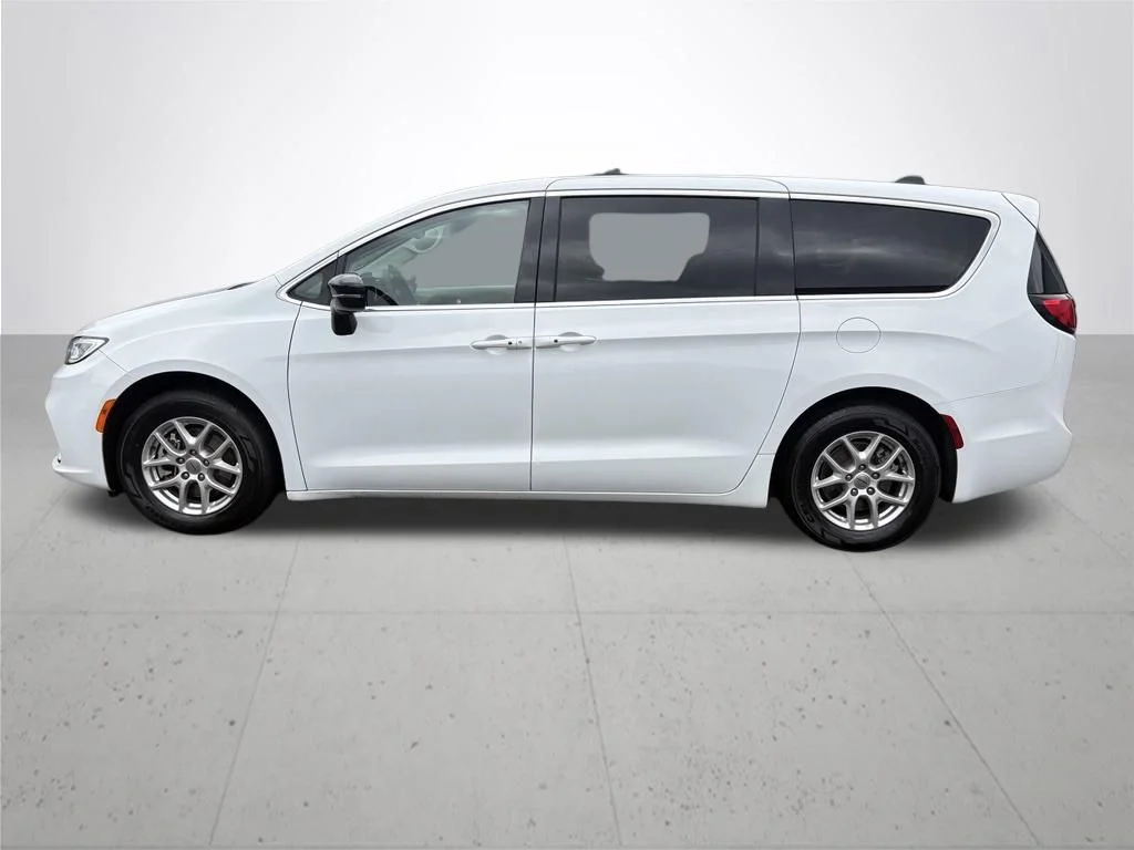 Used 2024 White Chrysler Touring L image 9
