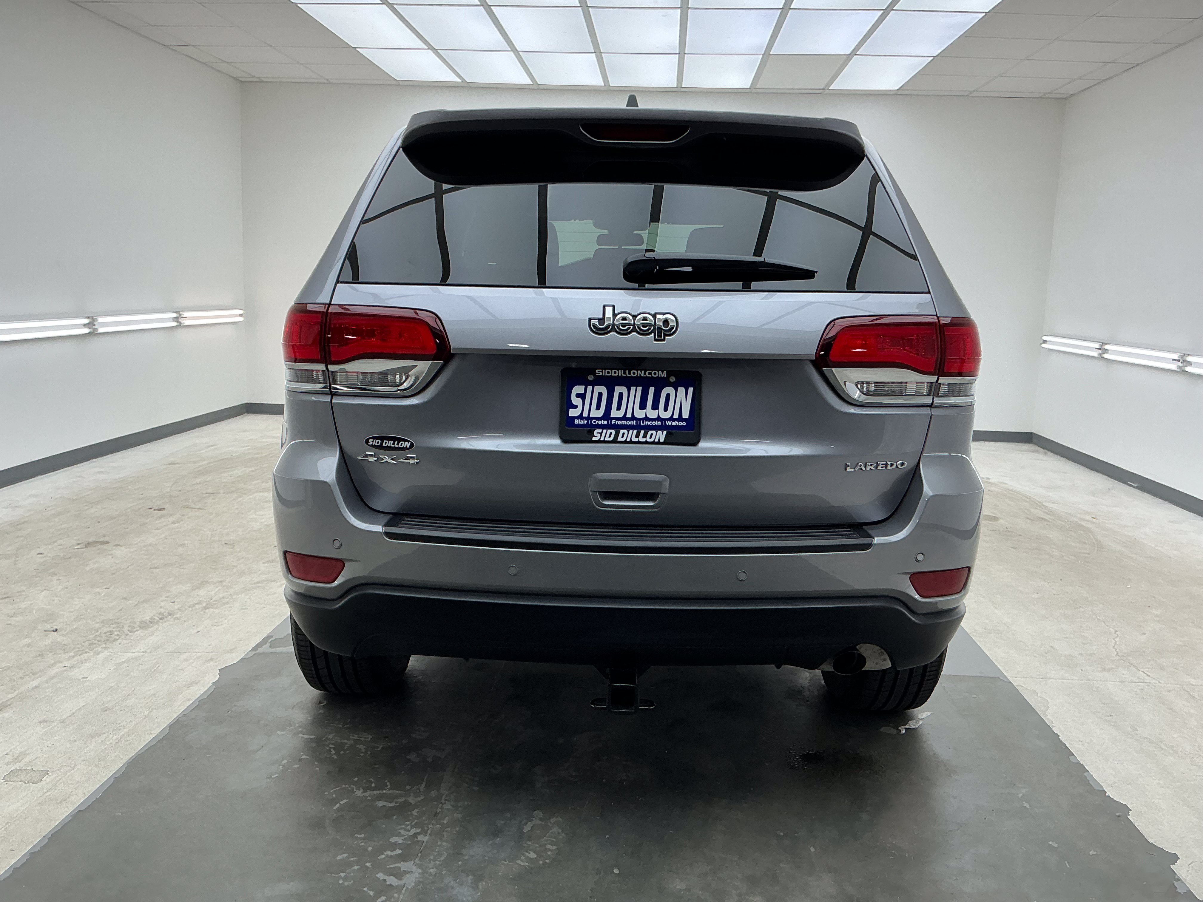 Used 2021 Billet Silver Metallic Clearcoat Jeep Laredo E image 5