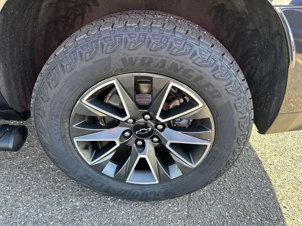 Used 2024 Dark Ash Metallic Chevrolet Z71 image 34