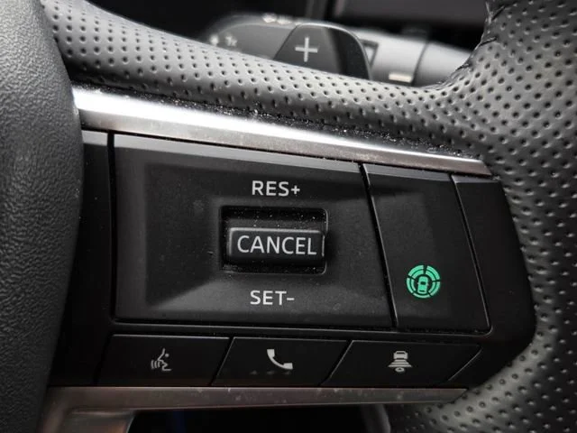 Used 2025 White Mitsubishi SE image 21