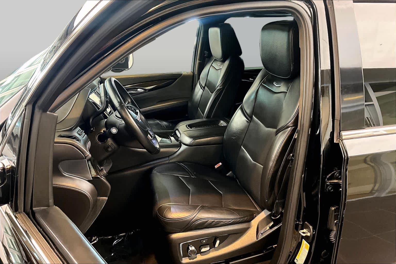Pre-Owned 2018 Cadillac Escalade ESV Platinum