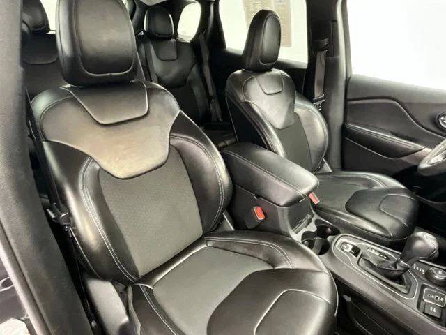 Used 2020 Gray Jeep Latitude Plus image 12