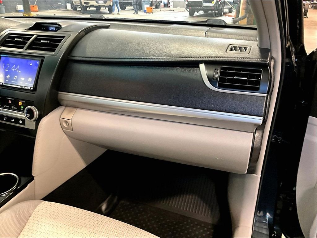 Used 2014 Gray Toyota LE image 13