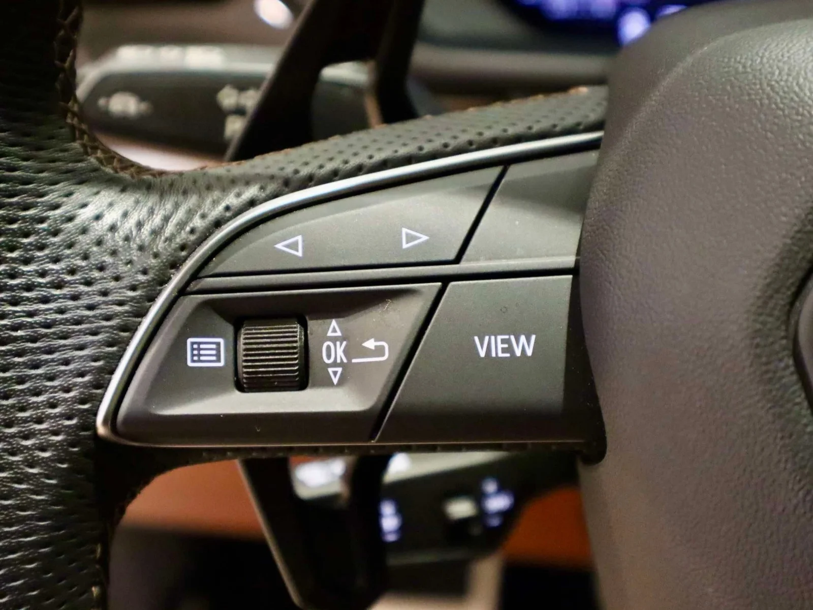 Used 2023 Black Lamborghini S AWD image 31