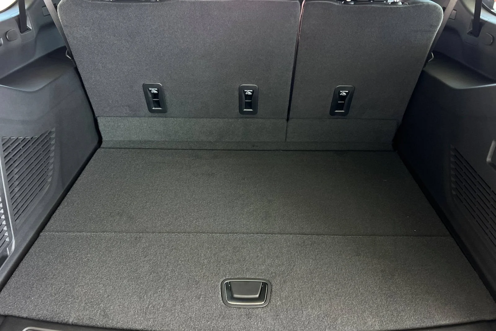 2026 GMC Yukon XL Denali - Photo 14