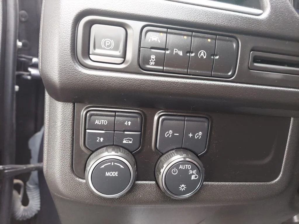 Used 2023 Gray Chevrolet Commercial Flee image 19