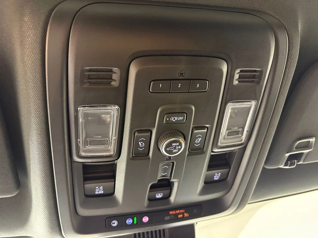 Used 2023 Beige Chevrolet Z71 image 41