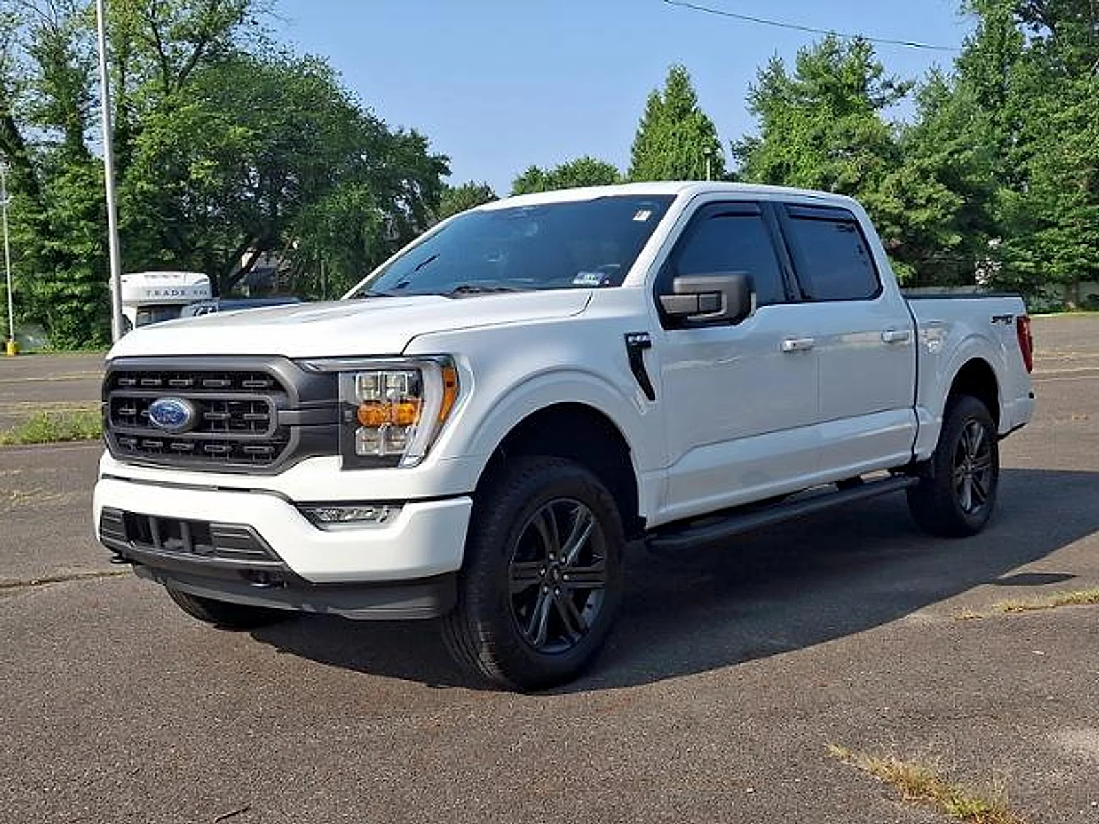 Used 2022 Oxford White Ford XLT image 3