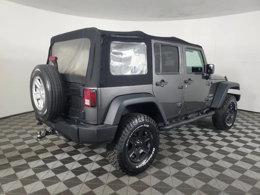 Used 2018 Gray Jeep Sport 4x4 image 4