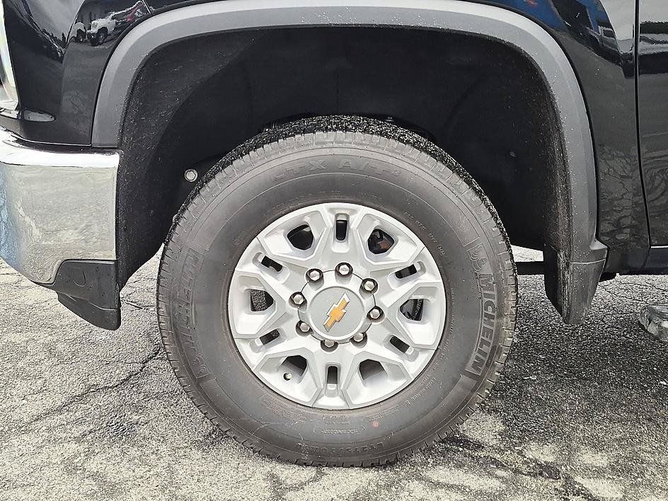 Used 2022 Black Chevrolet LTZ image 10