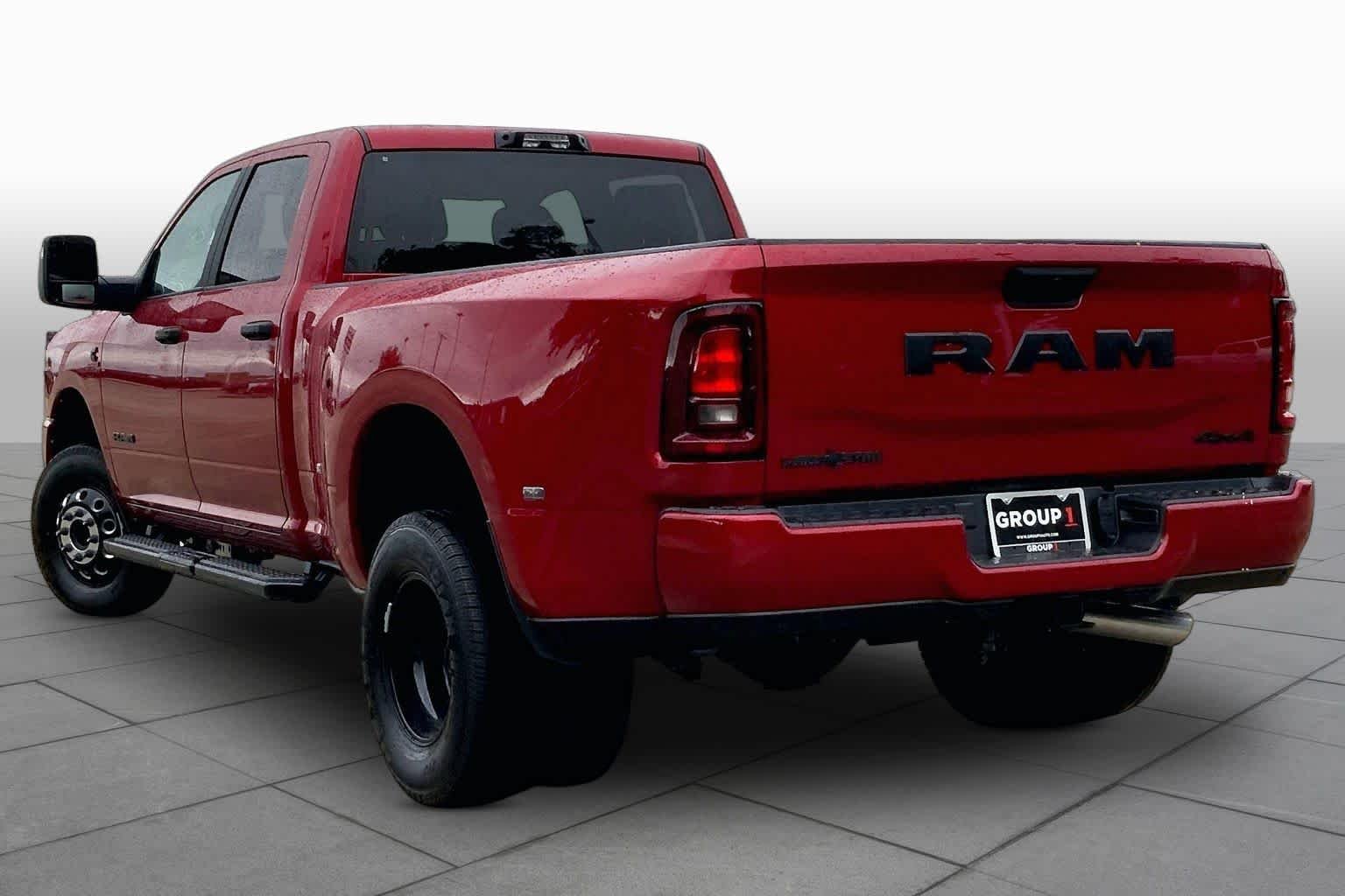 New 2026 Molten Red Pearl-Coat Exterior Paint RAM Lone Star image 12