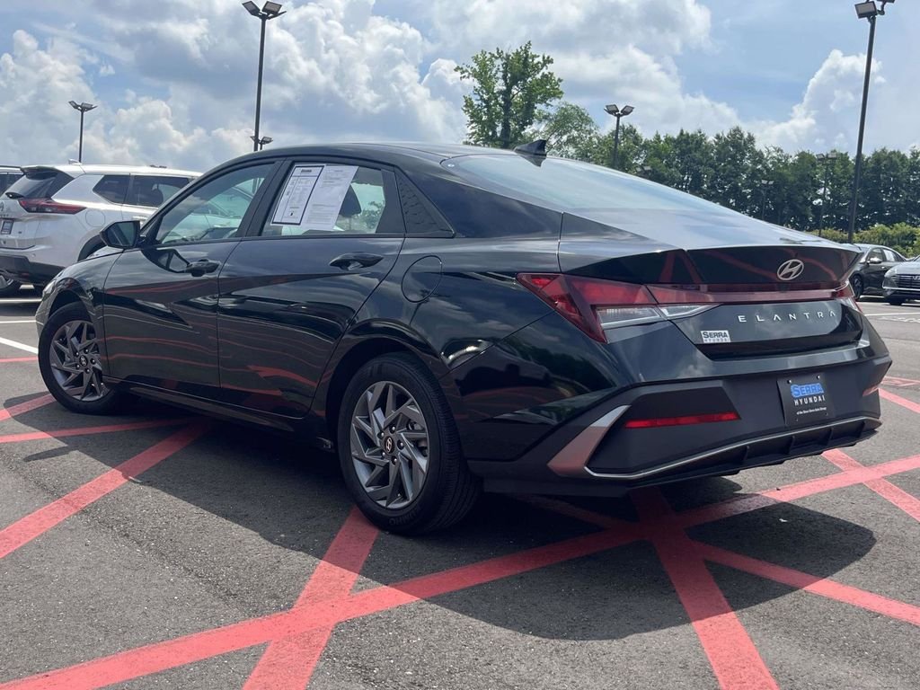 Certified Used 2024 Black Hyundai SEL image 5