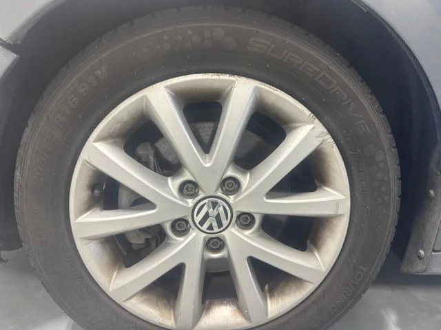 Used 2015 Gray Volkswagen 1.8T SE image 11
