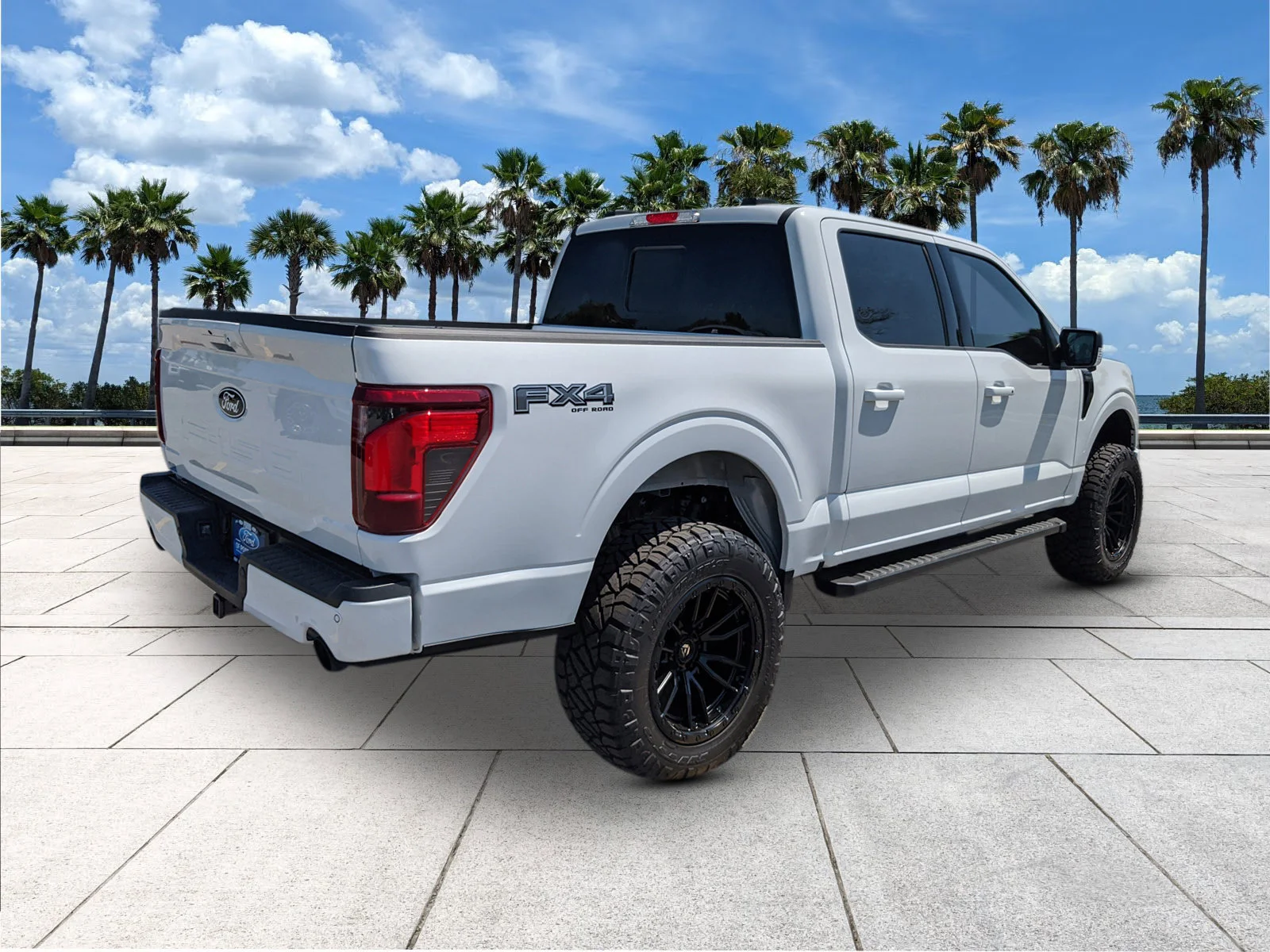 New 2026 Oxford White Ford XLT image 7