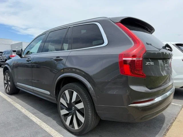 Used 2023 Platinum Grey Volvo Plus image 3