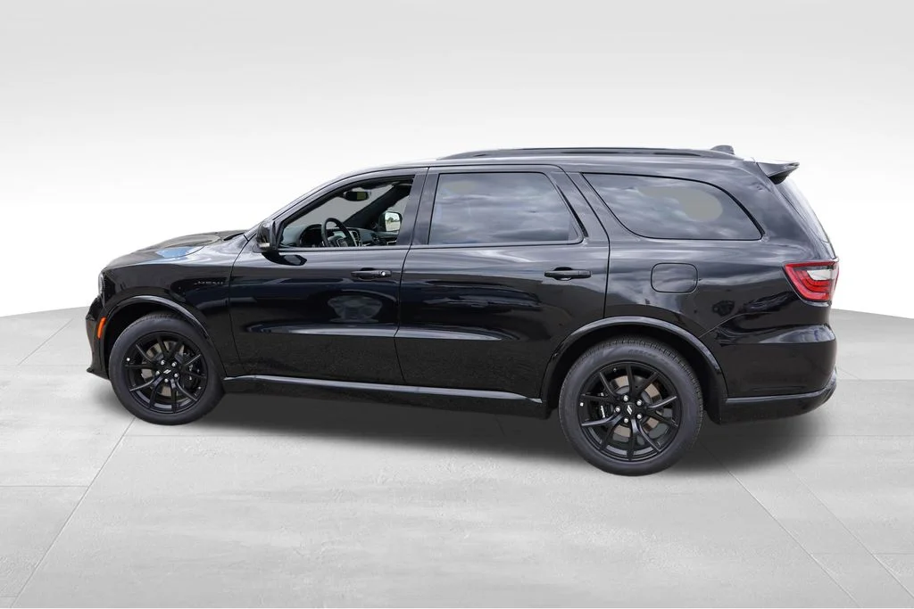 New 2026 Diamond Black Clear-Coat Exterior Paint Dodge GT Premium HEMI V8 image 6