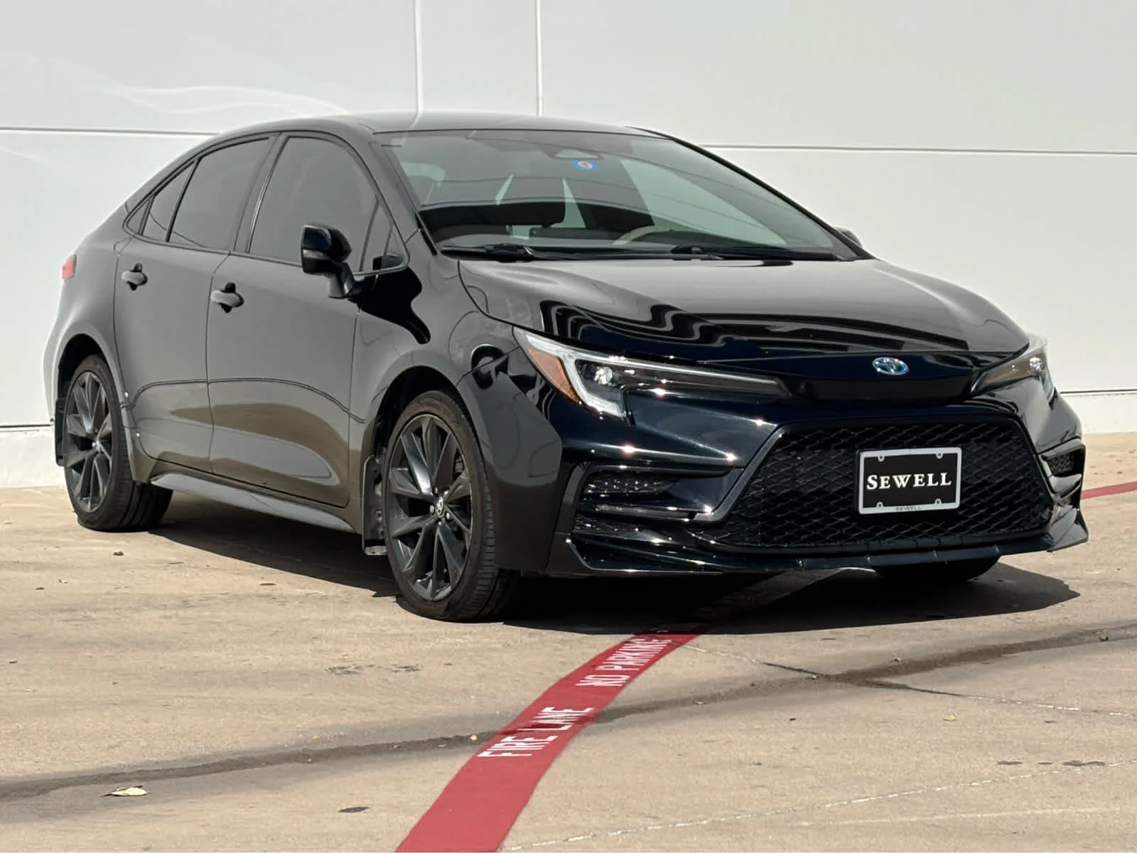 Used 2024  Toyota Hybrid LE image 3
