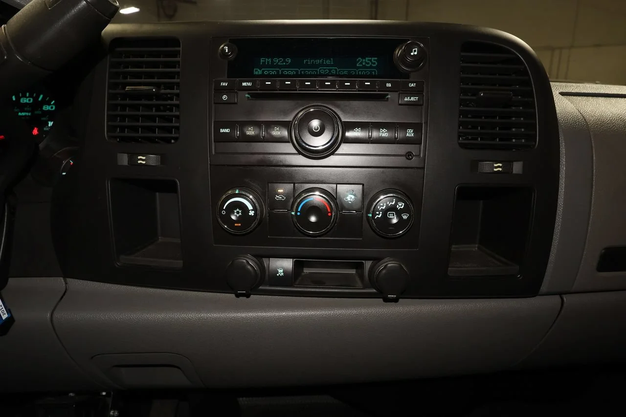 Used 2010 SUMMIT WHITE GMC Work Truck image 10