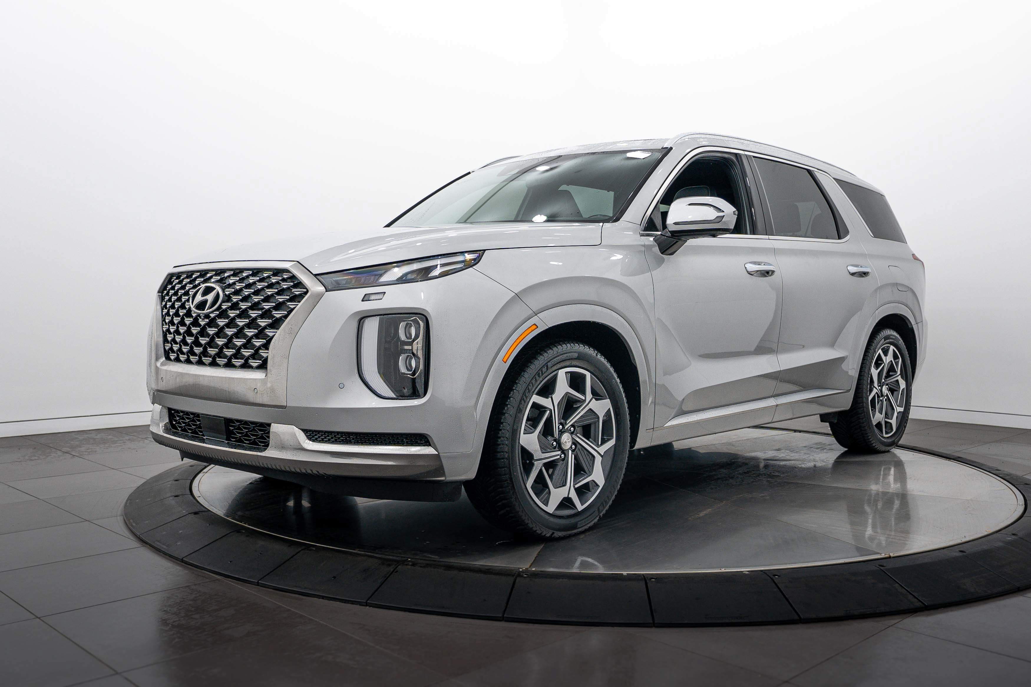 Used 2022 Typhoon Silver Hyundai Calligraphy image 7