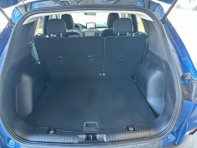 Used 2022 Blue Ford SE image 24