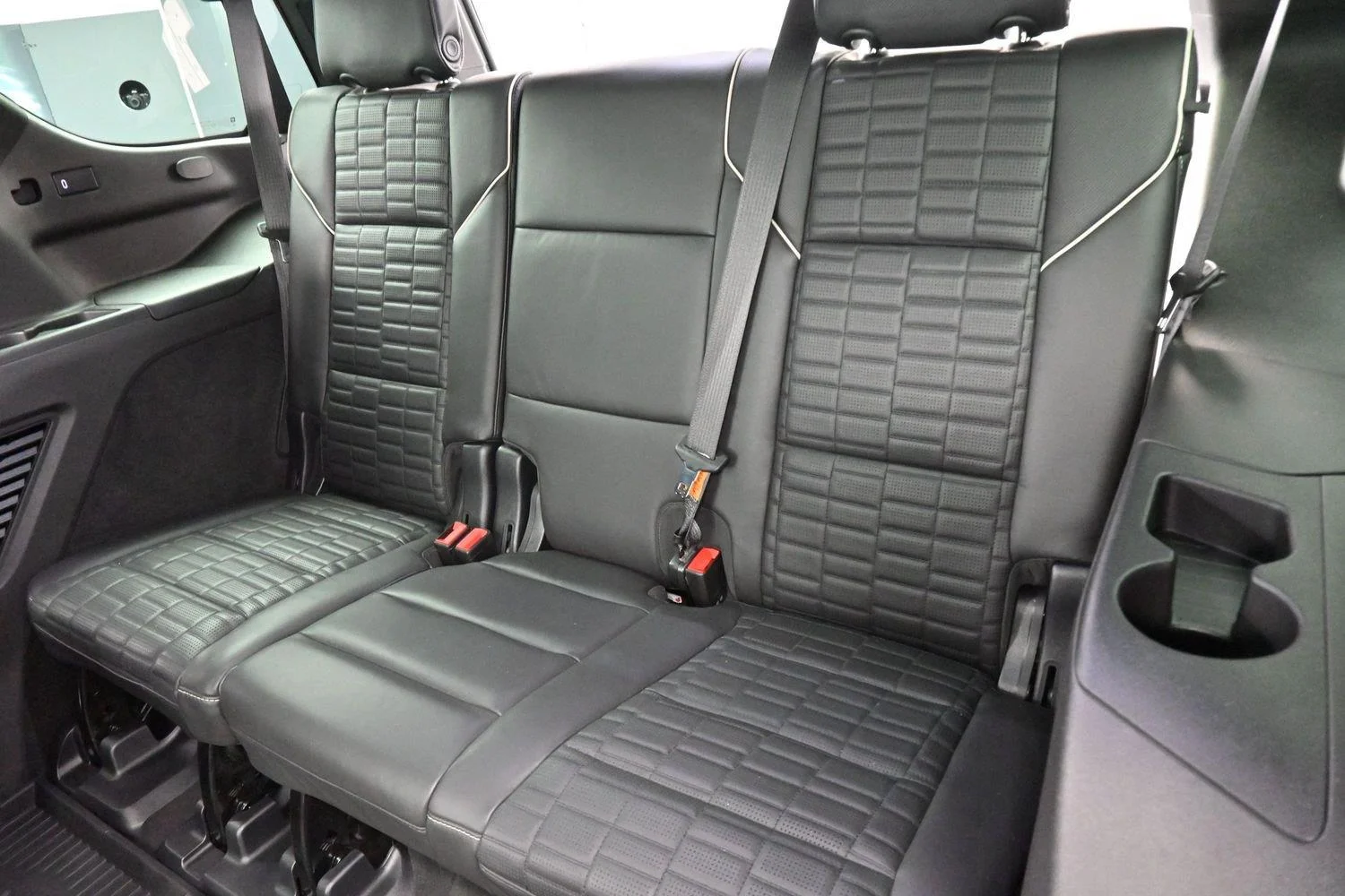 Used 2021 CRYSTAL WHITE TRICOAT Cadillac Sport Platinum image 36
