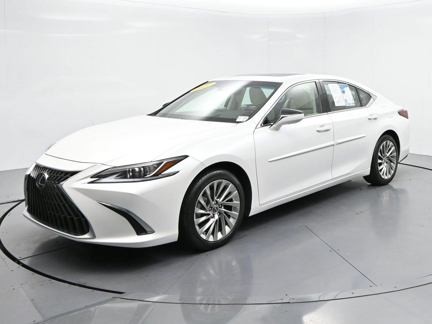 Used 2022 Eminent White Pearl Lexus ES 350 Ultra Luxury image 3