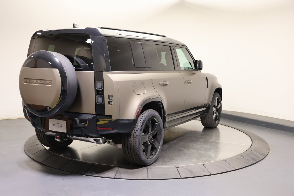 New 2026 Gondwana Stone Metallic Land Rover X-Dynamic SE image 5