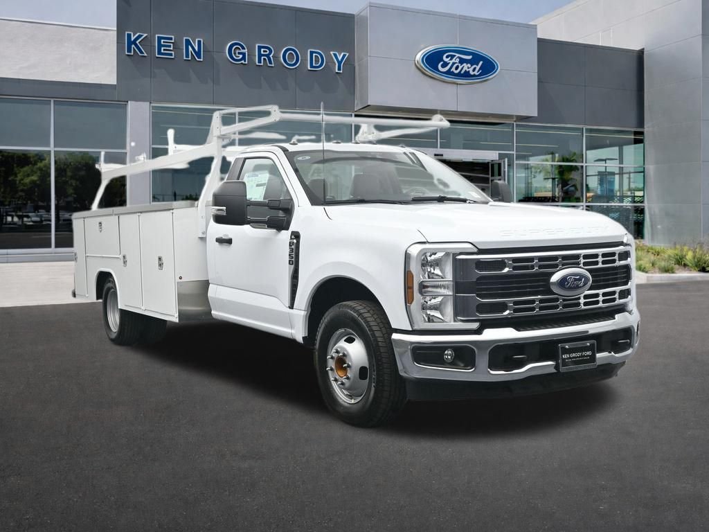 2026 Ford F-350 Super Duty Chassis Cab XL