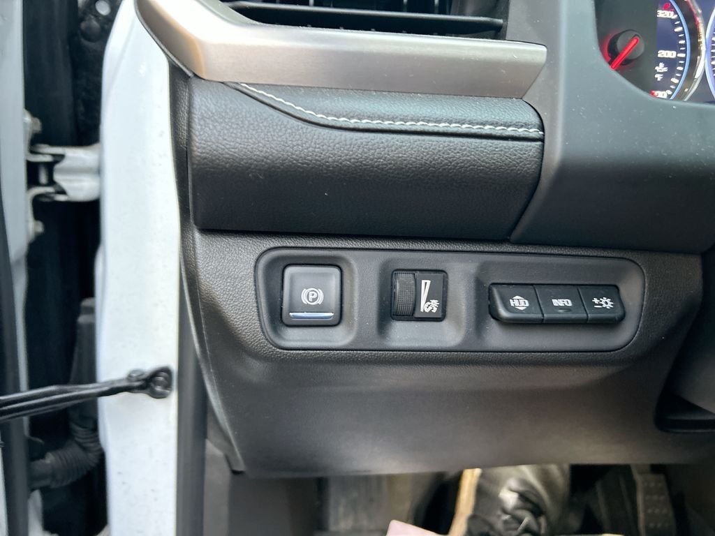 Used 2023 White GMC Denali image 22