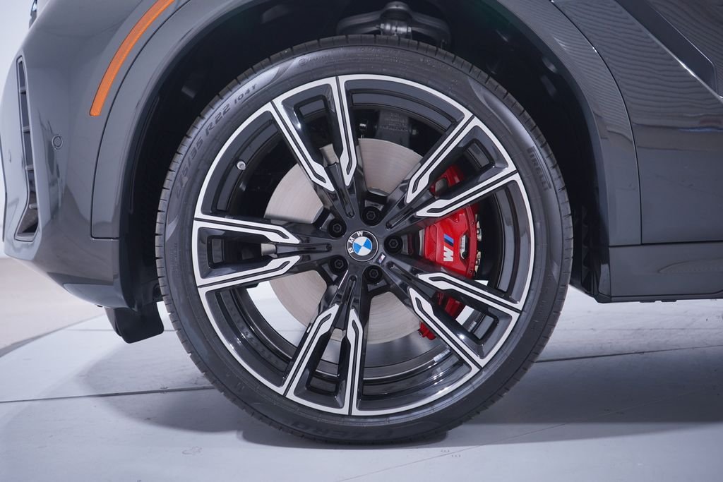 New 2027 Gray Metallic BMW M60i image 2