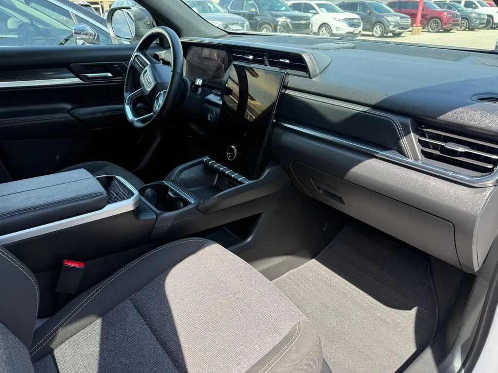 Used 2026 White GMC Elevation image 9
