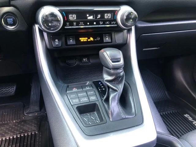 Used 2019 Silver Sky Metallic Toyota XLE image 34