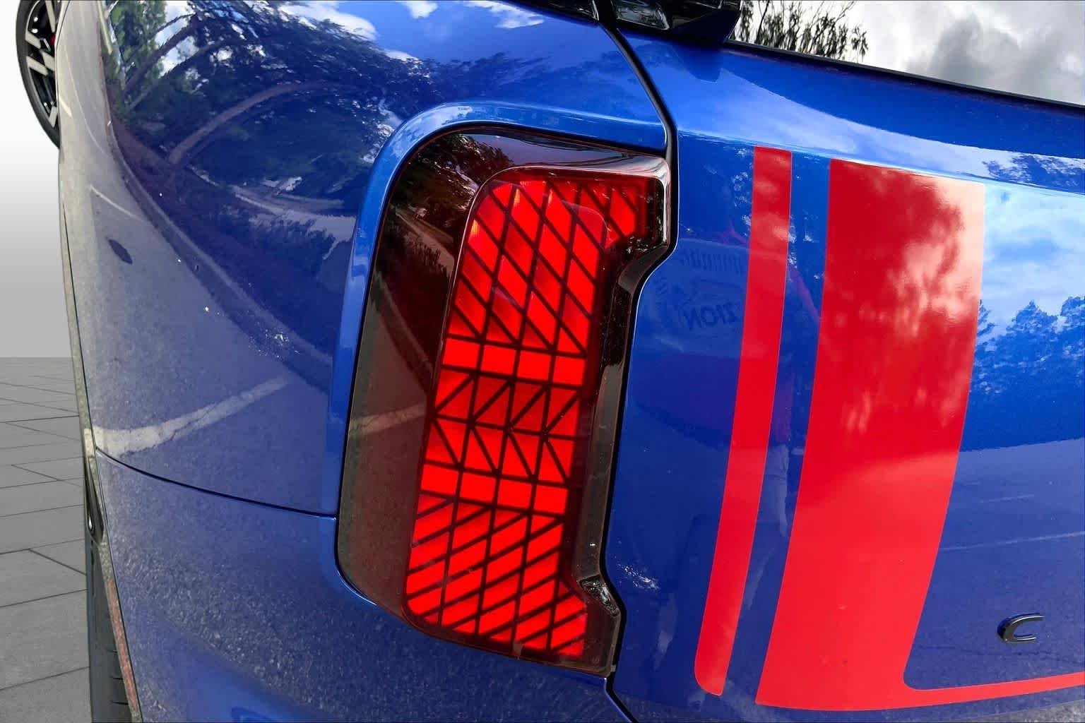New 2027 Blazing Blue Metallic MINI Iconic image 14