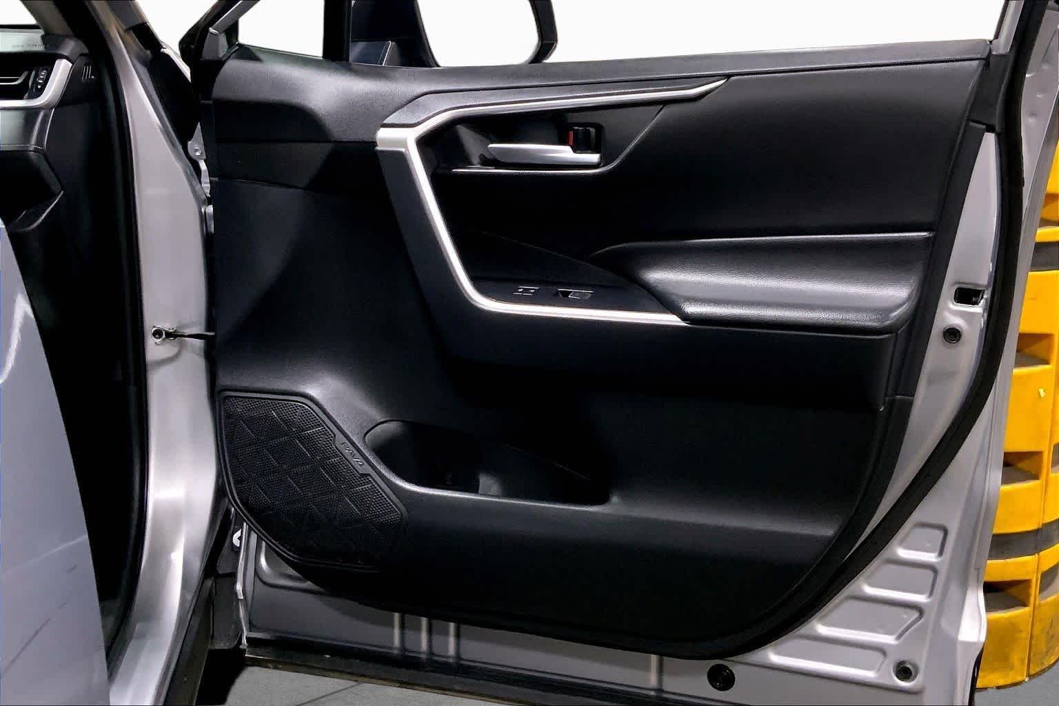 Used 2025 Silver Sky Metallic Toyota Hybrid XLE image 23