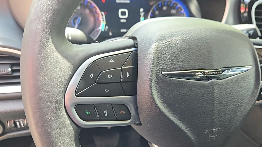 Used 2025 White Chrysler Select image 11
