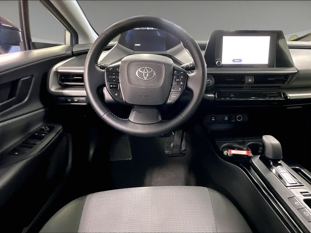 Used 2025  Toyota LE image 17