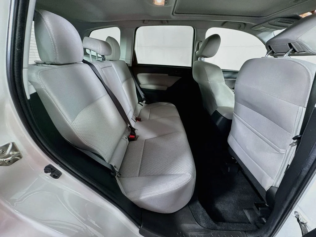 Used 2018 White Subaru 2.5i Premium image 33