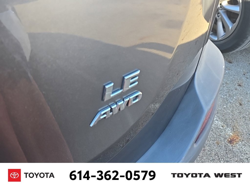 Used 2015 Gray Toyota LE image 7